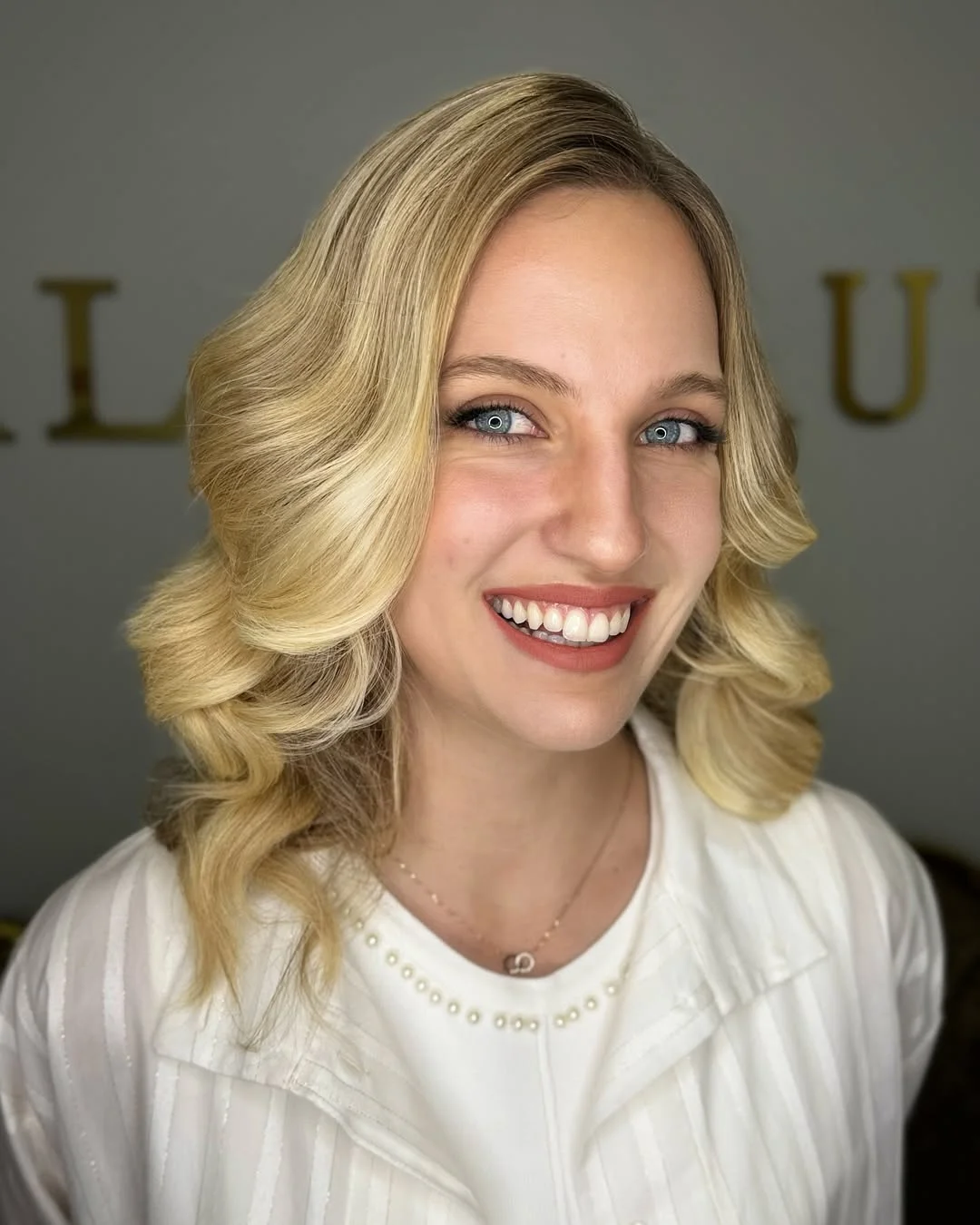 stylish summer haircuts for plus size women 2026 Soft vintage-inspired blonde waves with airy volume