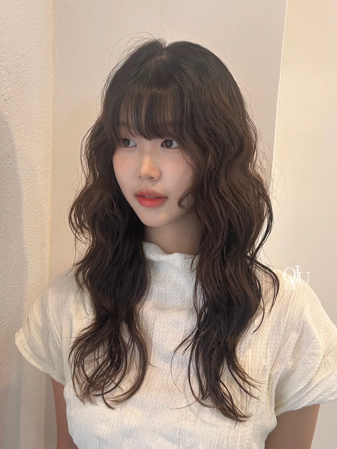 stylish summer haircuts for plus size women 2026 Soft textured waves with light fringe detail