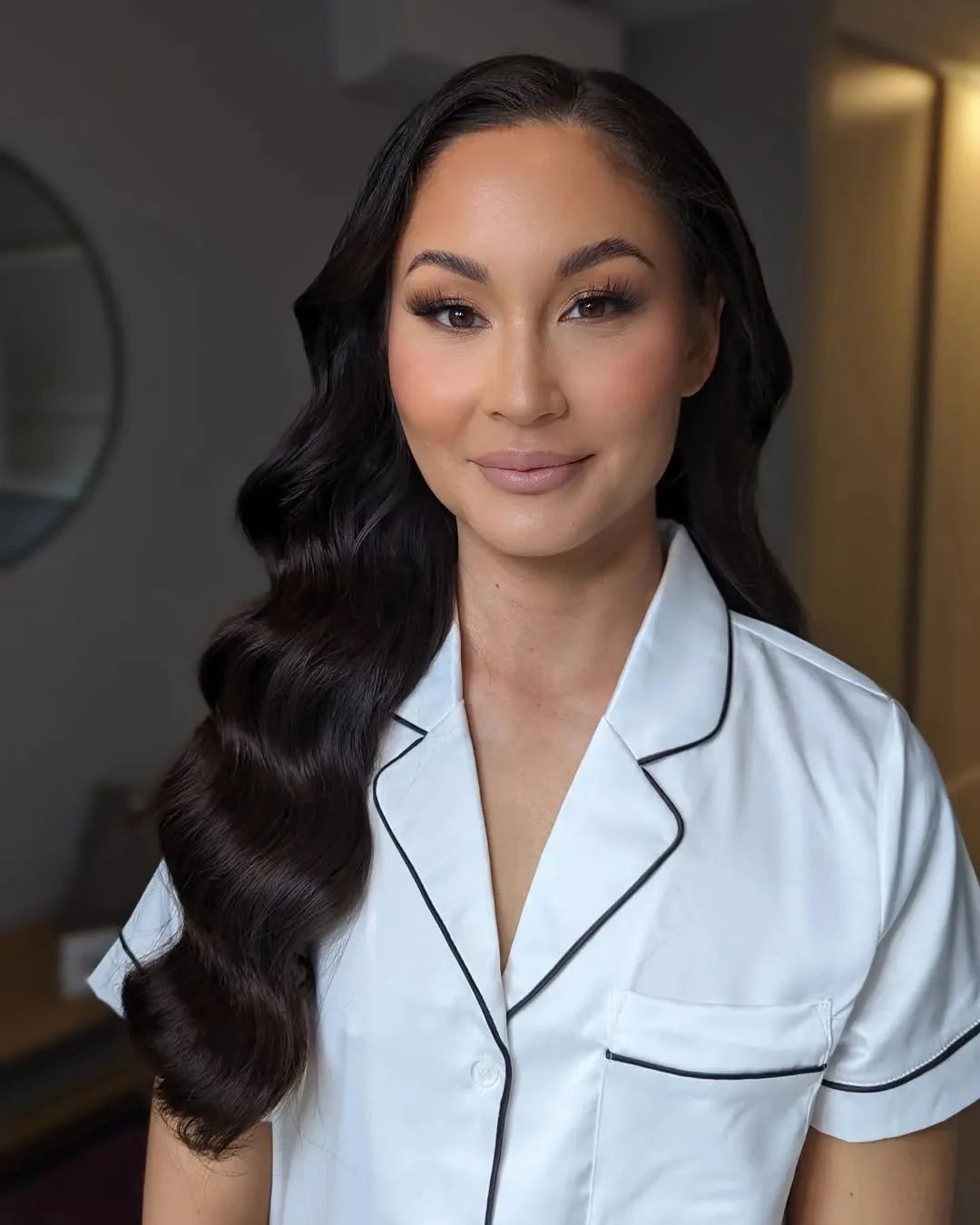 stylish summer wedding guest hairstyles 2026 Glossy Espresso Waves with Soft Modern Glam