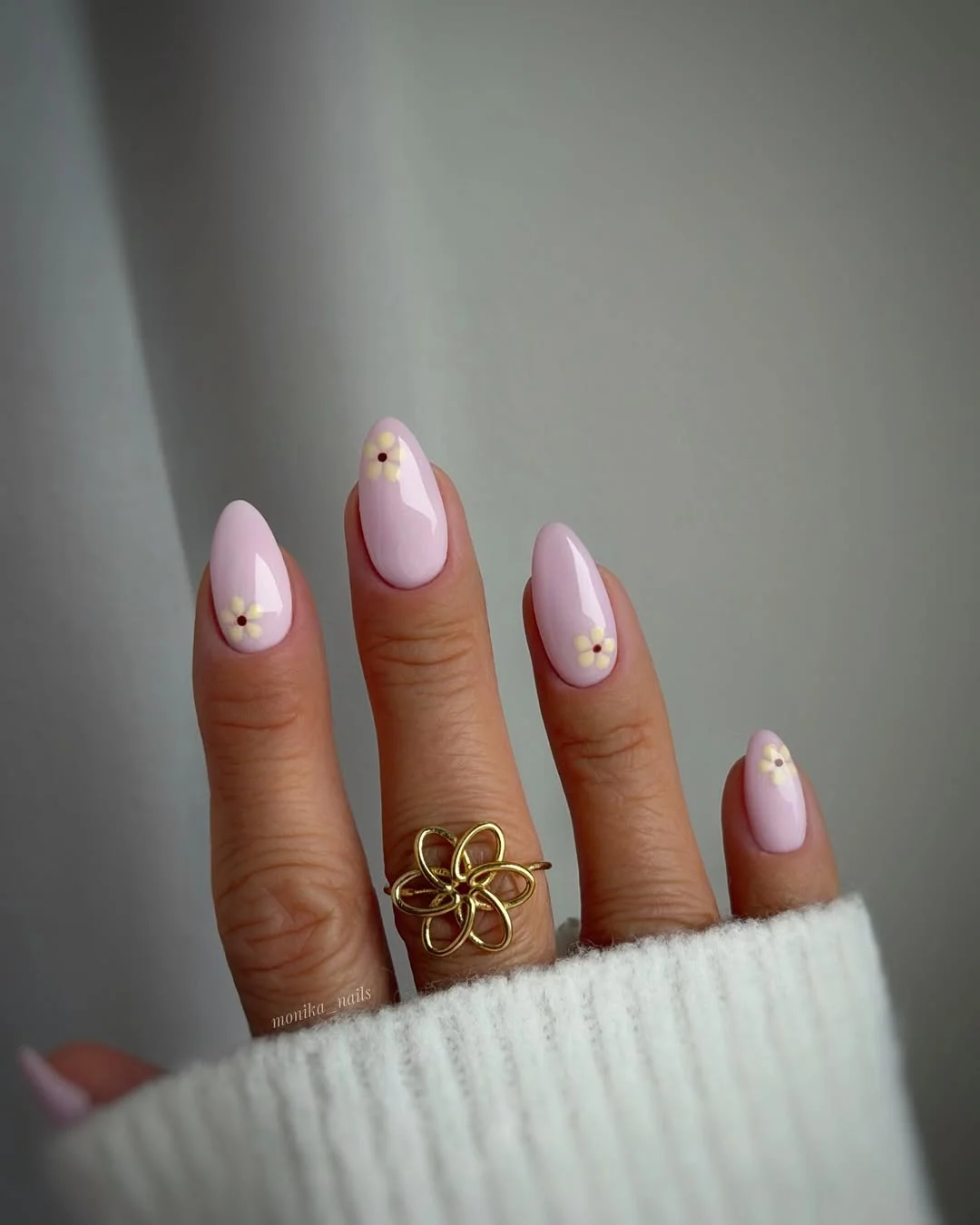 summer dip nails 2026 Soft Lavender Daisy Nails for Minimalist Summer Girls