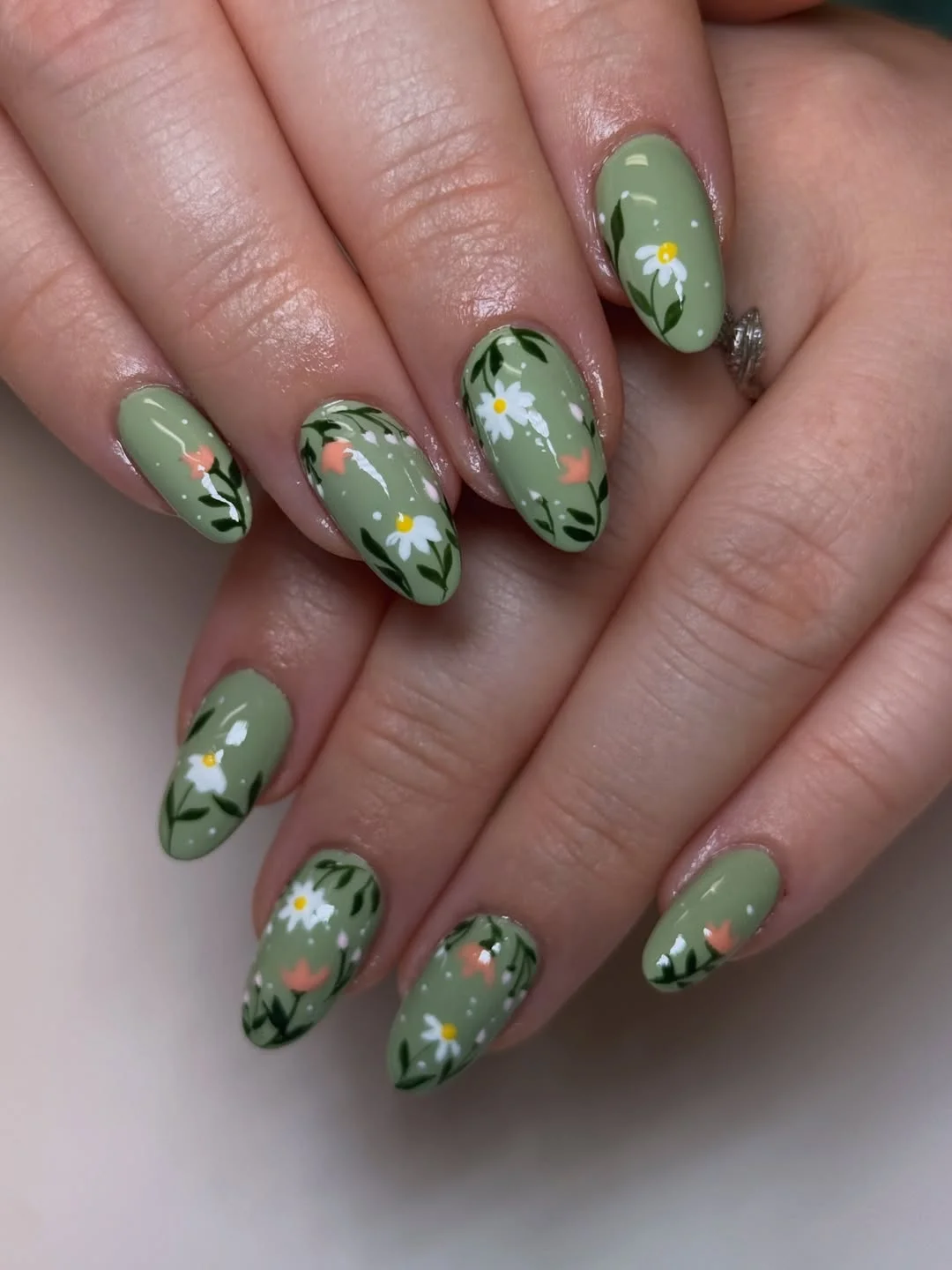 summer flower nails 2026 Soft Sage Daisy Nails With Cottagecore Summer Mood