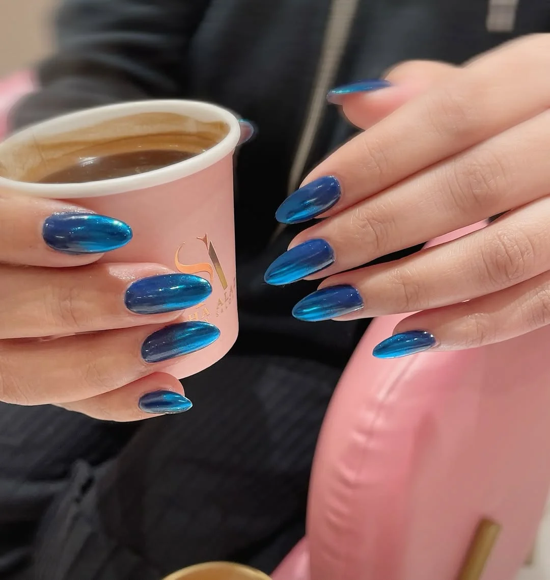 summer nail inspo 2026 Ocean Blue Chrome Nails Inspired by Tropical Water
