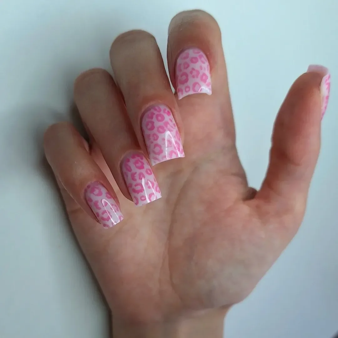 Summer nails for every day 2026 Pink Leopard Print Revival