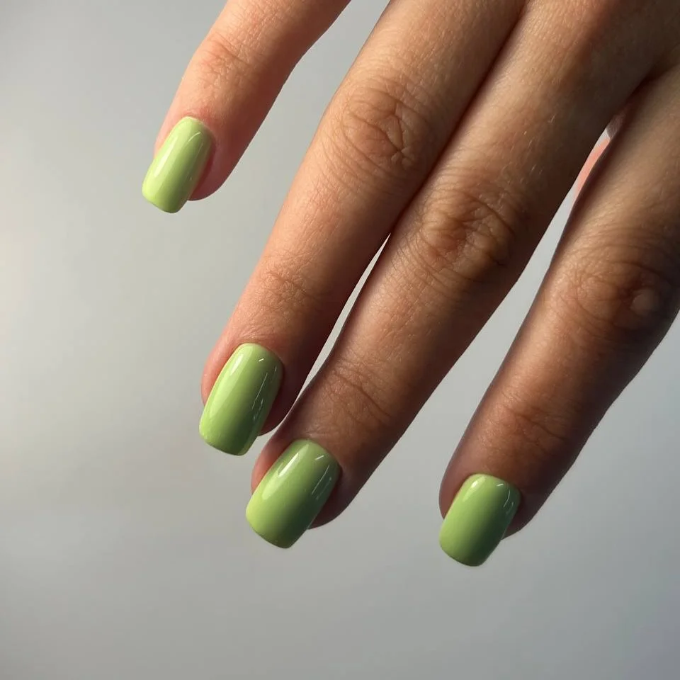 Summer nails for every day 2026 Fresh Pistachio Minimalism