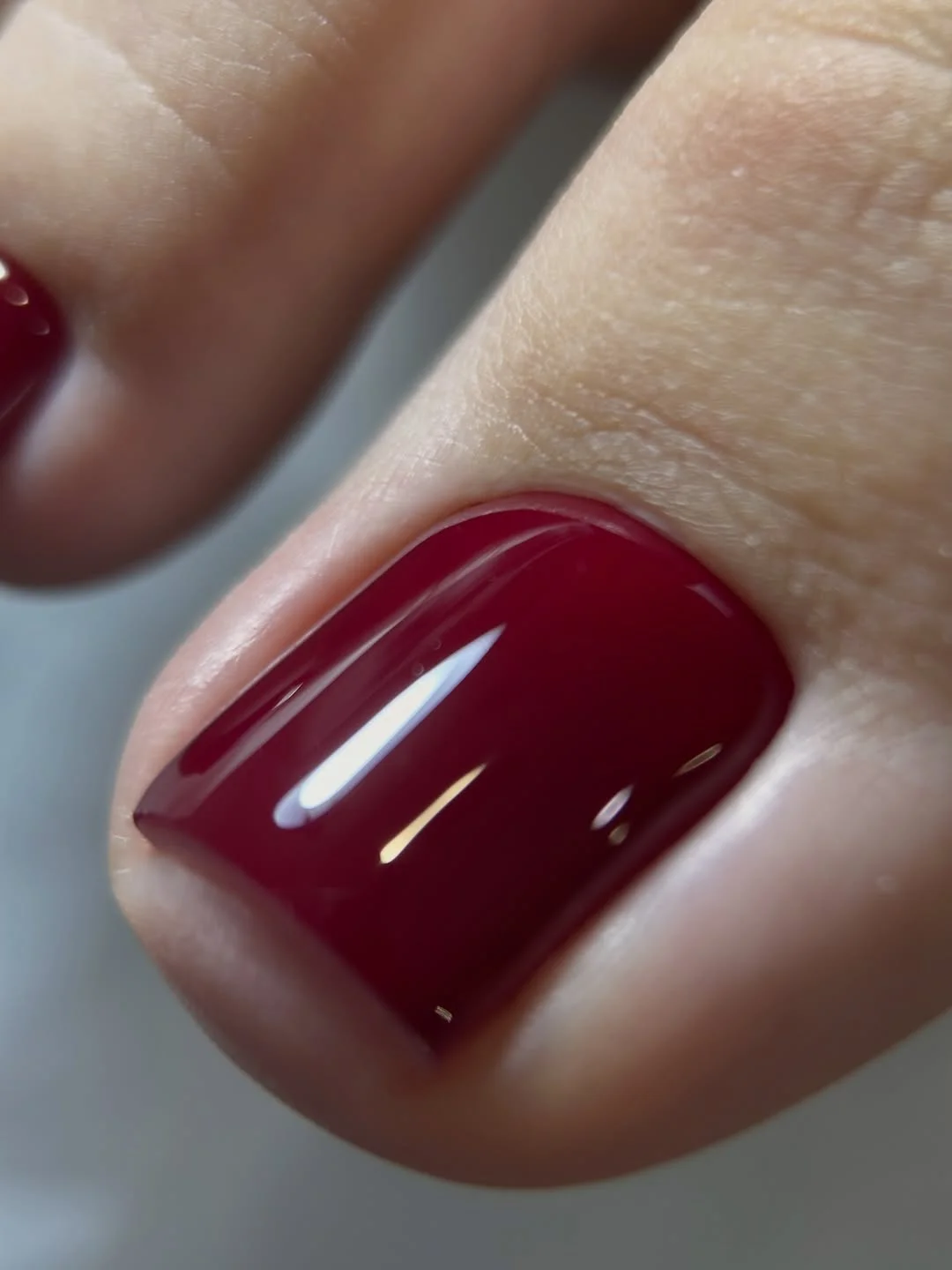 summer toes colors 2026 Glossy Cherry Wine Toes That Feel Rich and Timeless