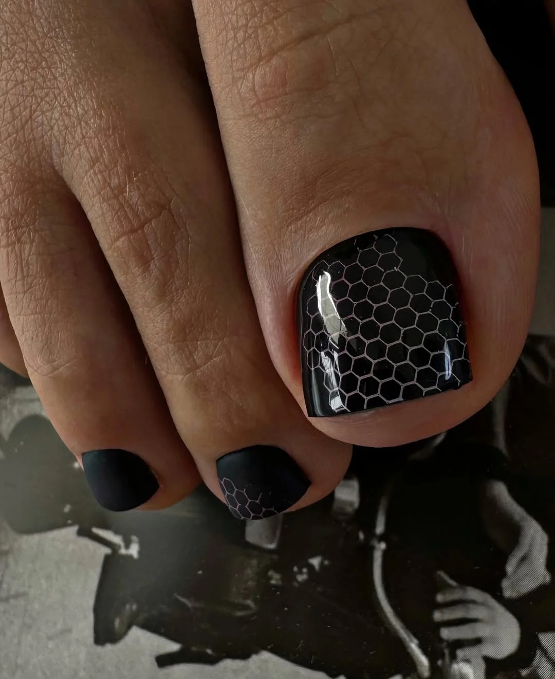 summer toes colors 2026 Black Graphic Toes with Modern Minimal Edge