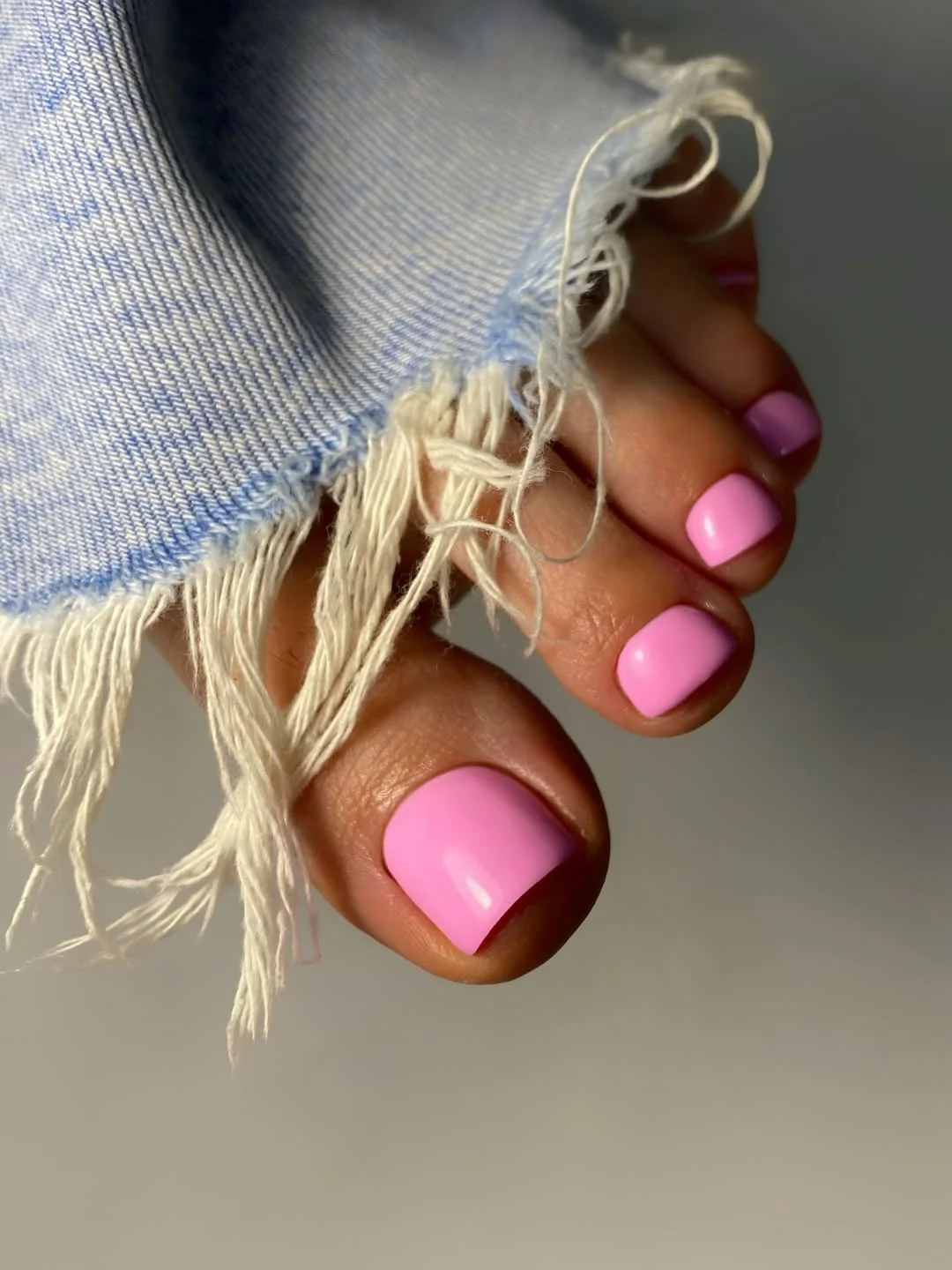 summer toes colors 2026 Bubblegum Pink Toes That Bring Back Playful Summer Energy
