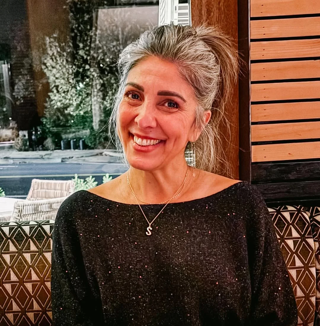 timeless summer haircuts for women over 40 2026 Soft Silver Ponytail With Relaxed Summer Texture