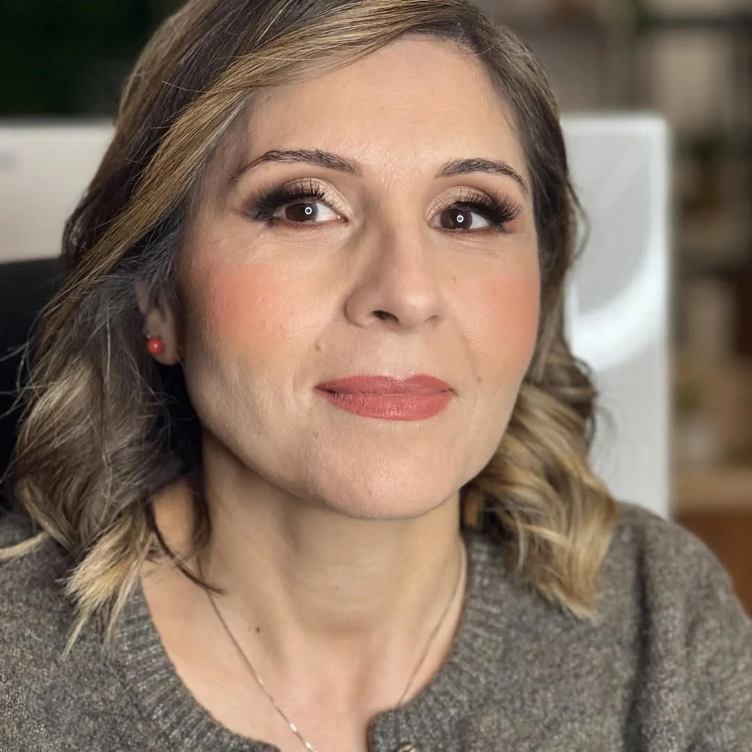 timeless summer haircuts for women over 40 2026 Shoulder-Length Waves With Dimensional Blonde Highlights