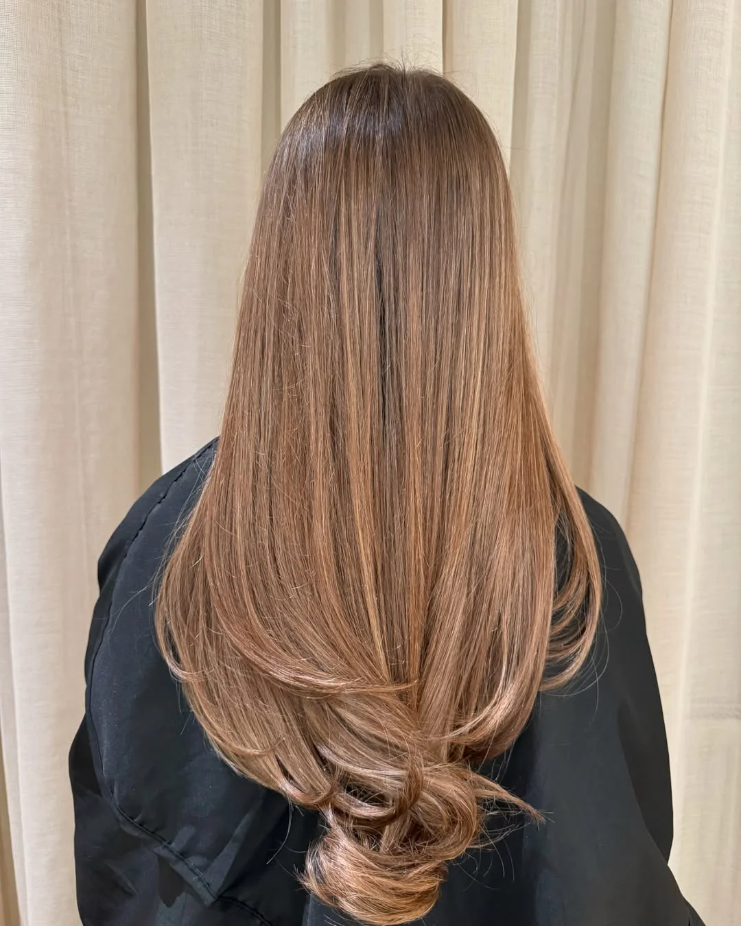 toffee summer brunette hair color 2026 Soft Toffee Layers with a Creamy Finish