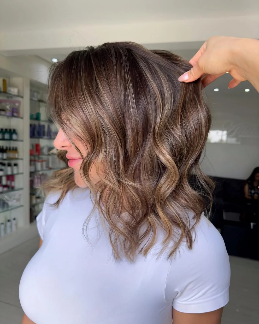 toffee summer brunette hair color 2026 Beachy Toffee Waves with Creamy Face Framing Lightness