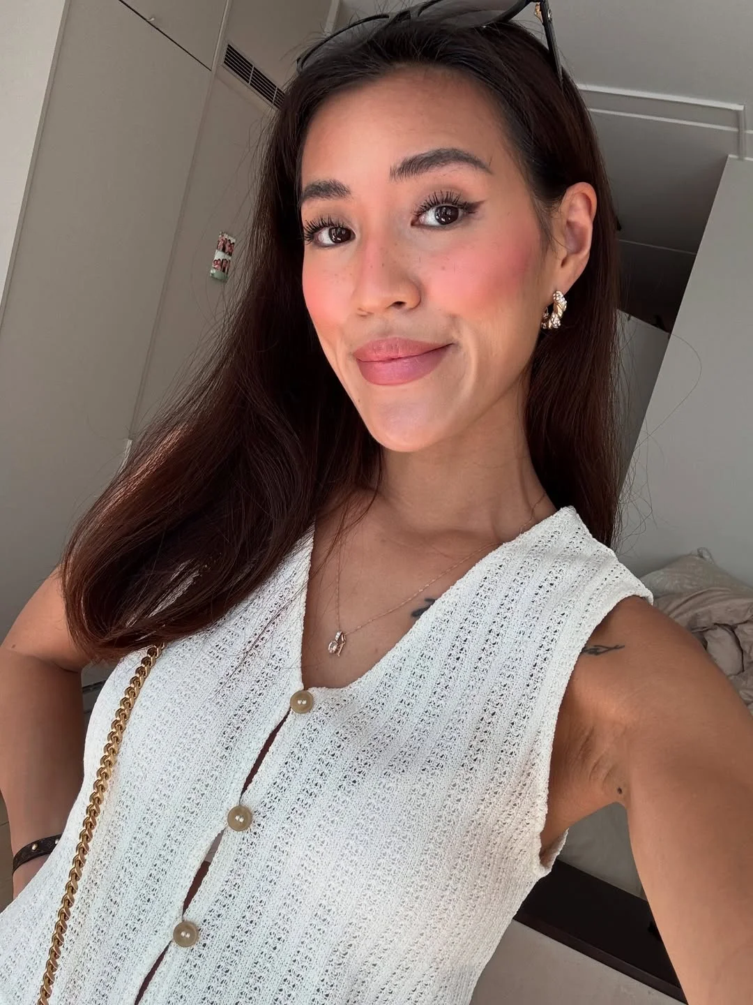 toffee summer brunette hair color 2026 Warm Toffee Glow with Natural Skin Contrast