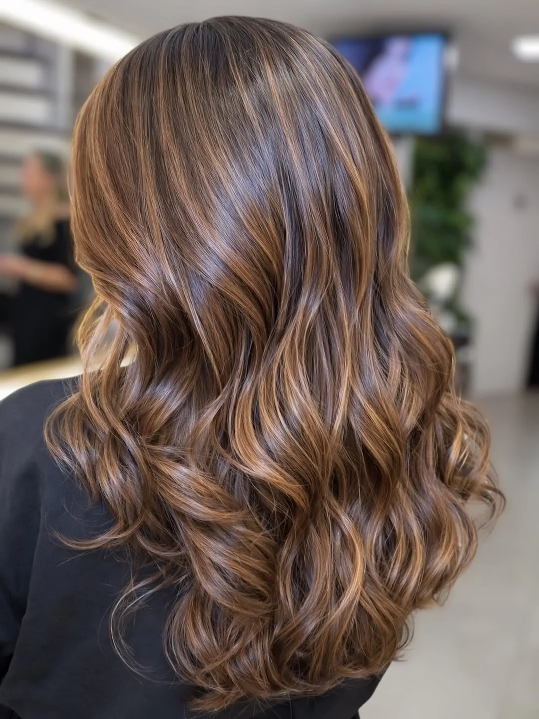 toffee summer brunette hair color 2026 Golden Toffee Balayage with Fluid Summer Waves