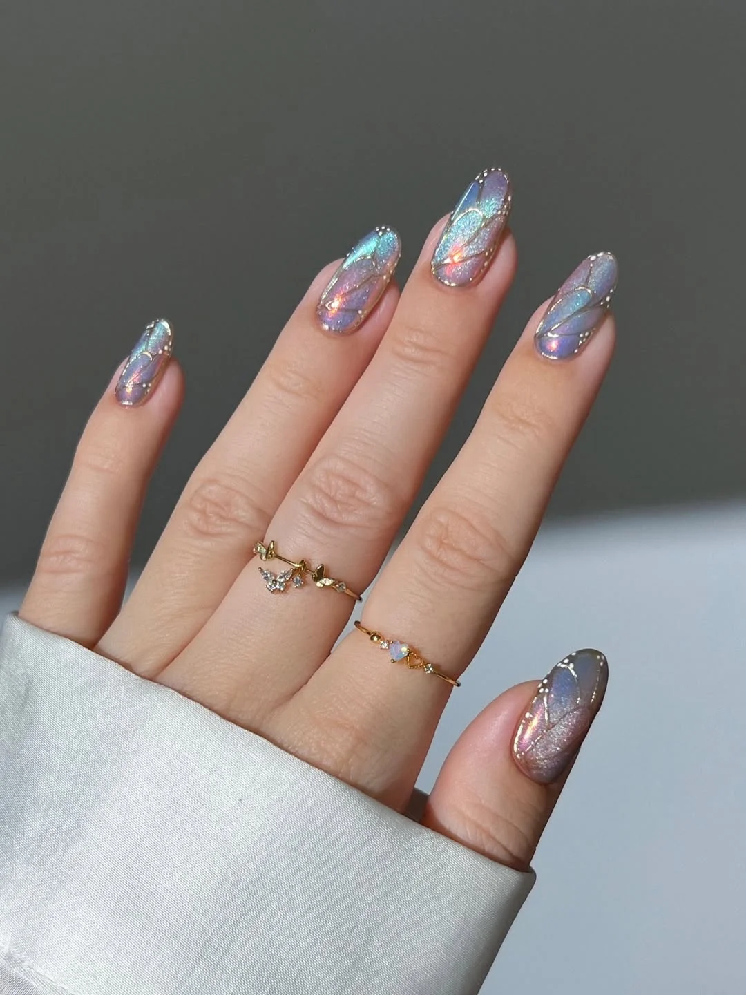 trendy summer nails 2026 Holographic Aurora Nails with Mermaid Energy